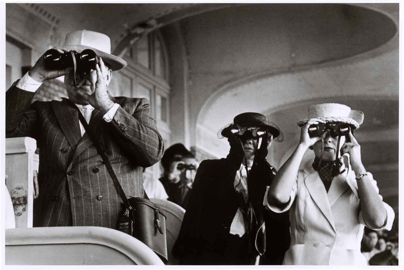 Ara gÜler mÜzesİ 1757415385 at yar lar n izlerken deauville fransa a ustos 1952 robert capa